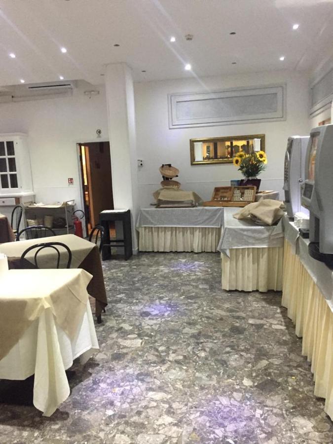 Hotel Piccari Nuova Gestione Rimini Luaran gambar